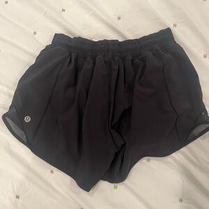 Lululemon Hotty Hot Low-Rise Lined Short 4" size 6